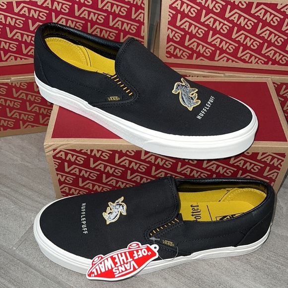 ⚡️ VANS CLASSIC SLIP ON HARRY POTTER HUFFLEPUFF SHOES NWT 🪄⚡️ - Picture 4 of 10